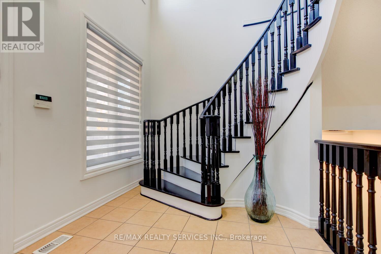 38 Cape Dorset Crescent, Brampton, ON - Indoor Photo Showing Other Room