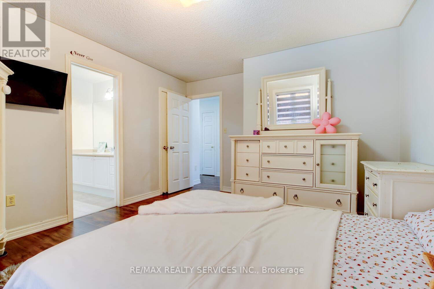 38 Cape Dorset Crescent, Brampton, ON - Indoor Photo Showing Bedroom
