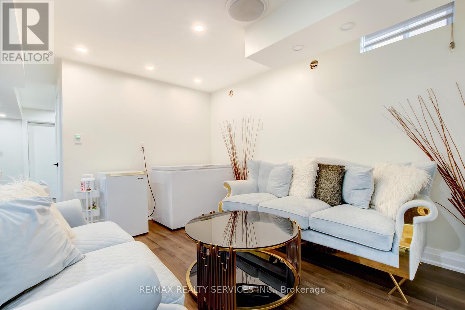 38 Cape Dorset Crescent, Brampton, ON - Indoor