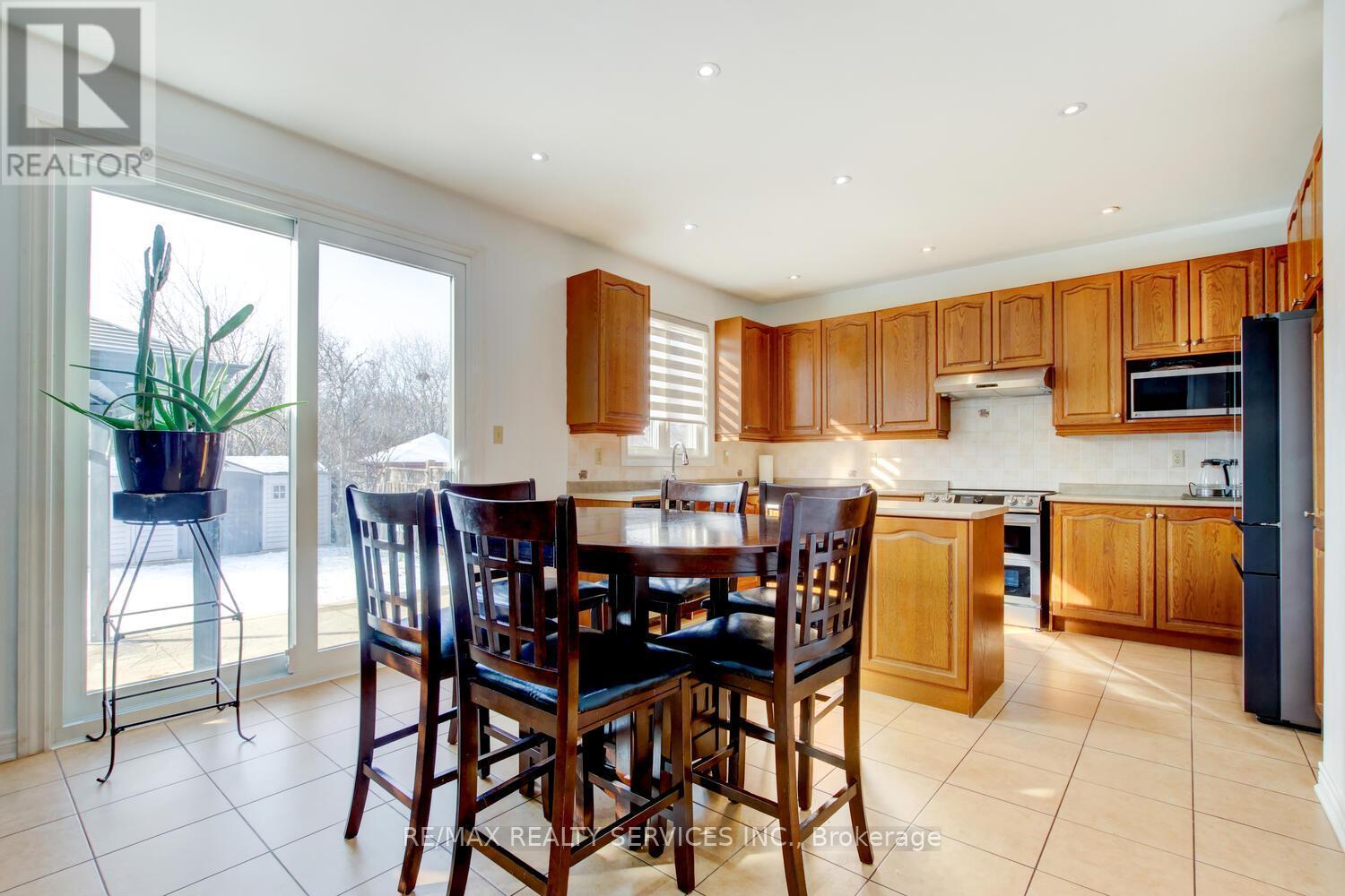 38 Cape Dorset Crescent, Brampton, ON - Indoor