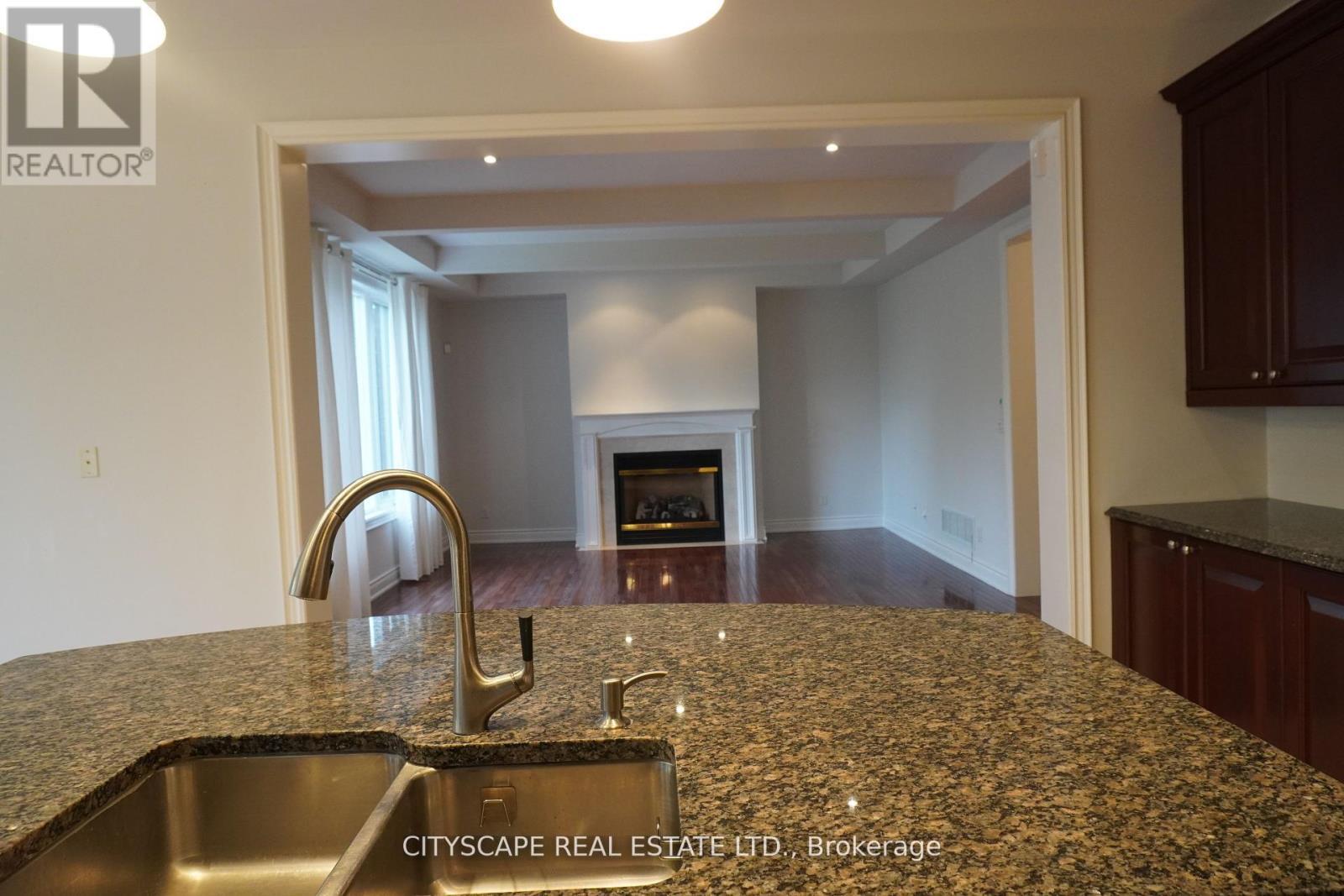 536 Canyon Street, Mississauga, ON - Indoor Photo Showing Kitchen With Fireplace