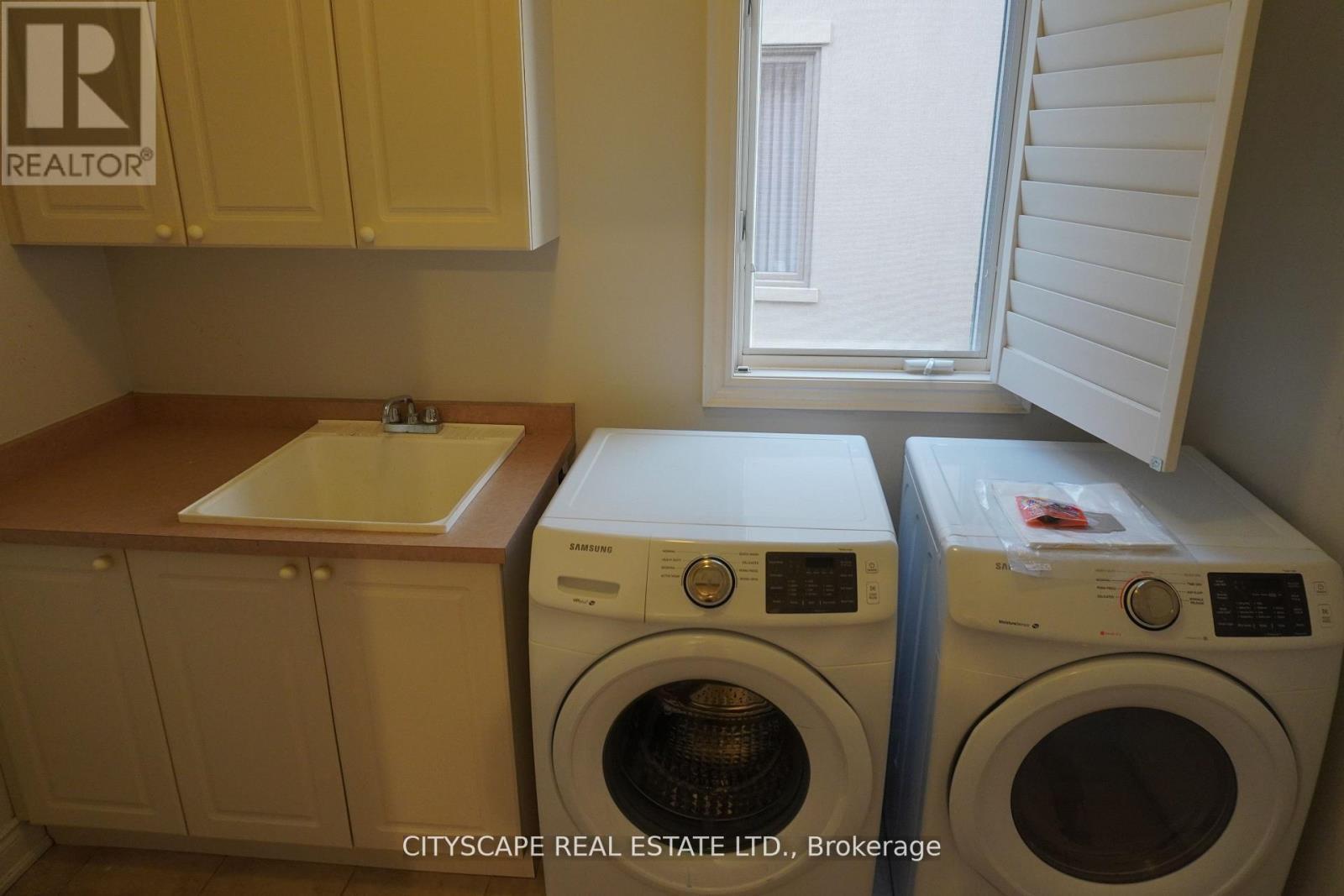 536 Canyon Street, Mississauga, ON - Indoor Photo Showing Laundry Room