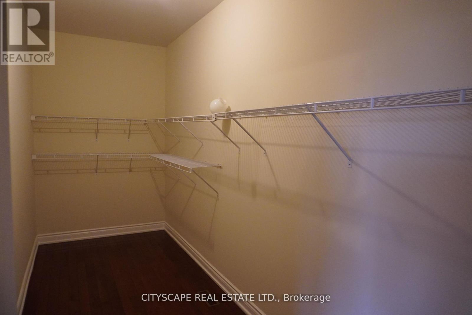 536 Canyon Street, Mississauga, ON - Indoor With Storage