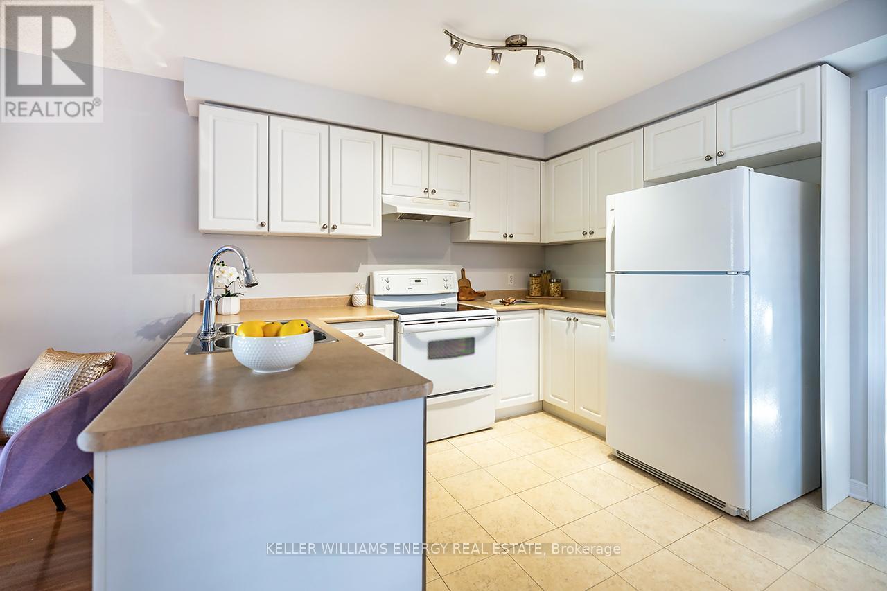 Spacious counters - 1210 Ormond Drive, Oshawa (Samac), ON - Indoor Photo Showing Kitchen With Double Sink
