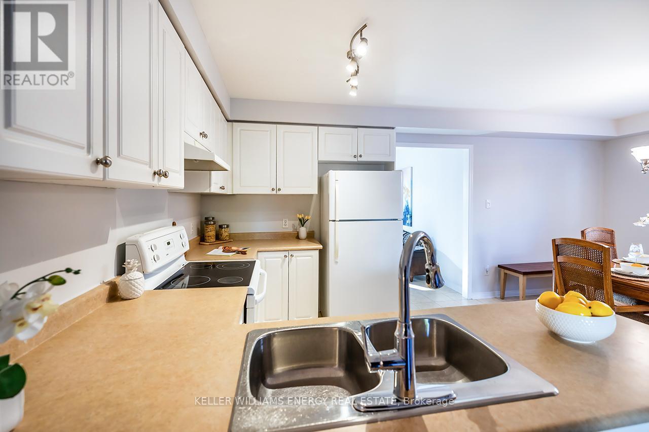 Double sinks - 1210 Ormond Drive, Oshawa (Samac), ON - Indoor Photo Showing Kitchen With Double Sink