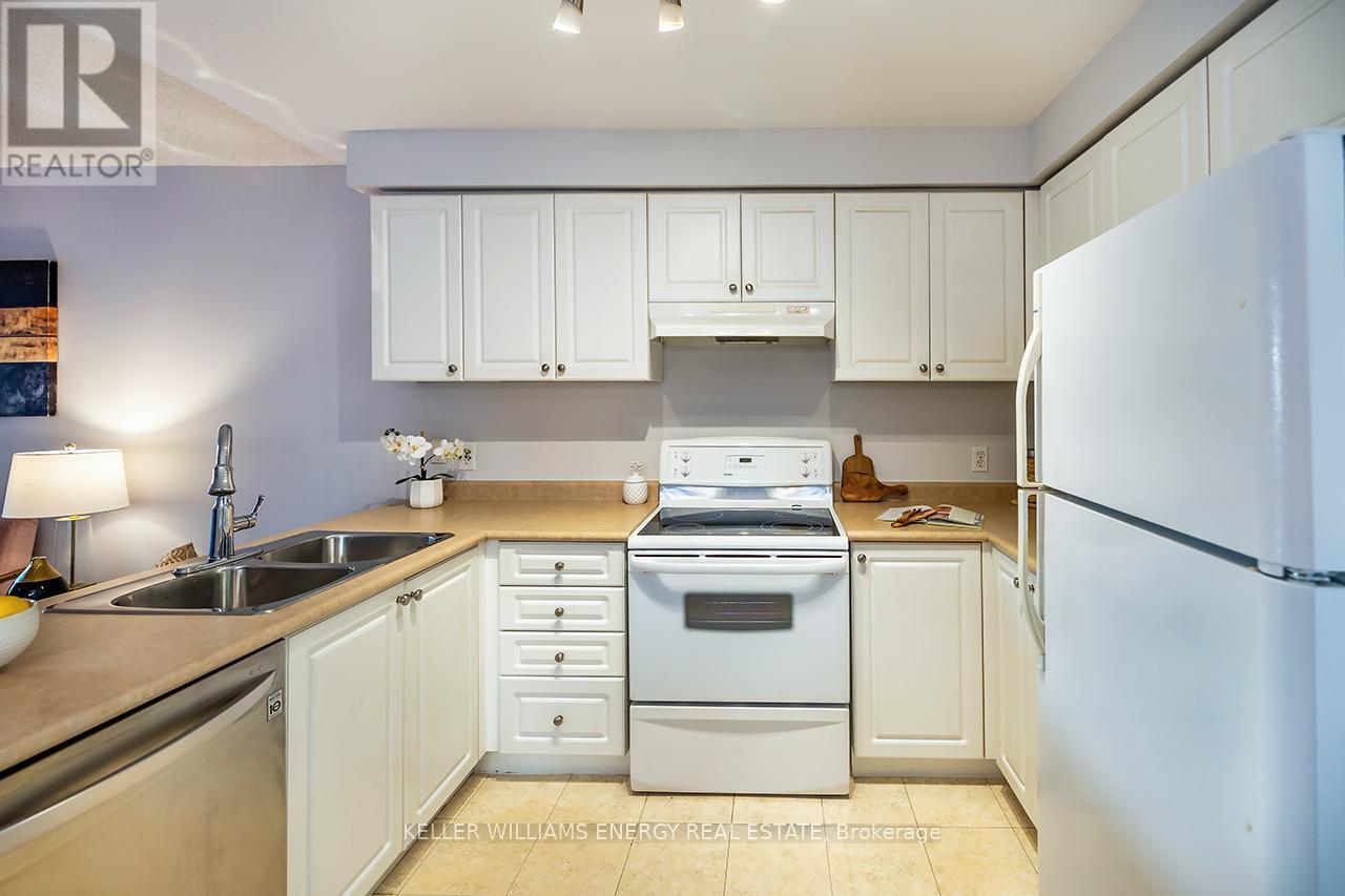 1210 Ormond Drive, Oshawa (Samac), ON - Indoor Photo Showing Kitchen With Double Sink