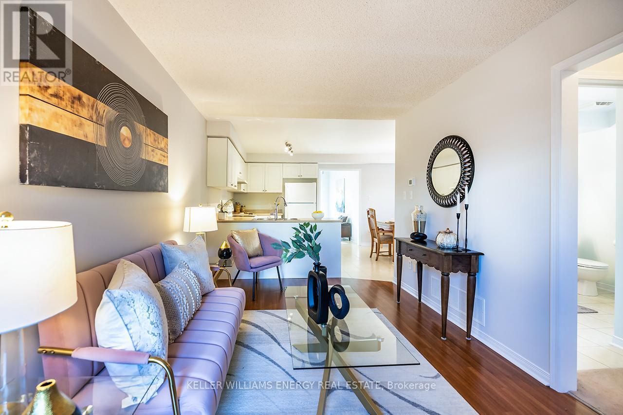 Seamless flow - 1210 Ormond Drive, Oshawa (Samac), ON - Indoor Photo Showing Living Room