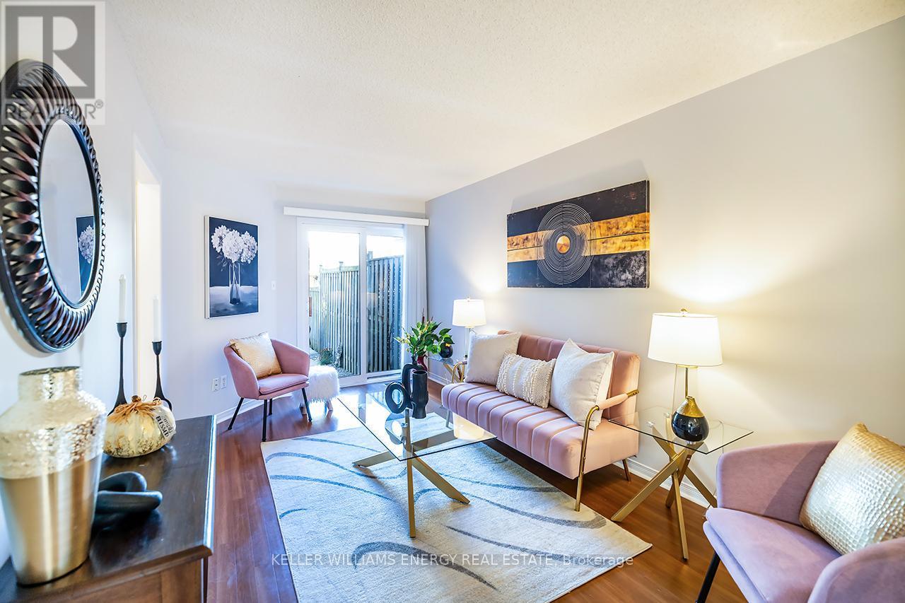 1210 Ormond Drive, Oshawa (Samac), ON - Indoor Photo Showing Living Room