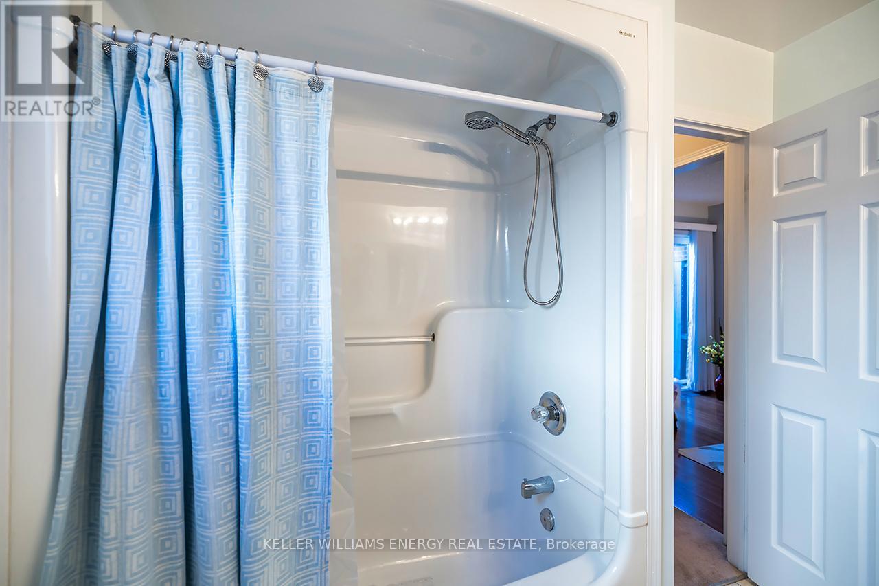 1210 Ormond Drive, Oshawa (Samac), ON - Indoor Photo Showing Bathroom