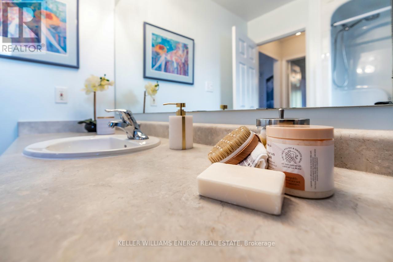 1210 Ormond Drive, Oshawa (Samac), ON - Indoor Photo Showing Bathroom