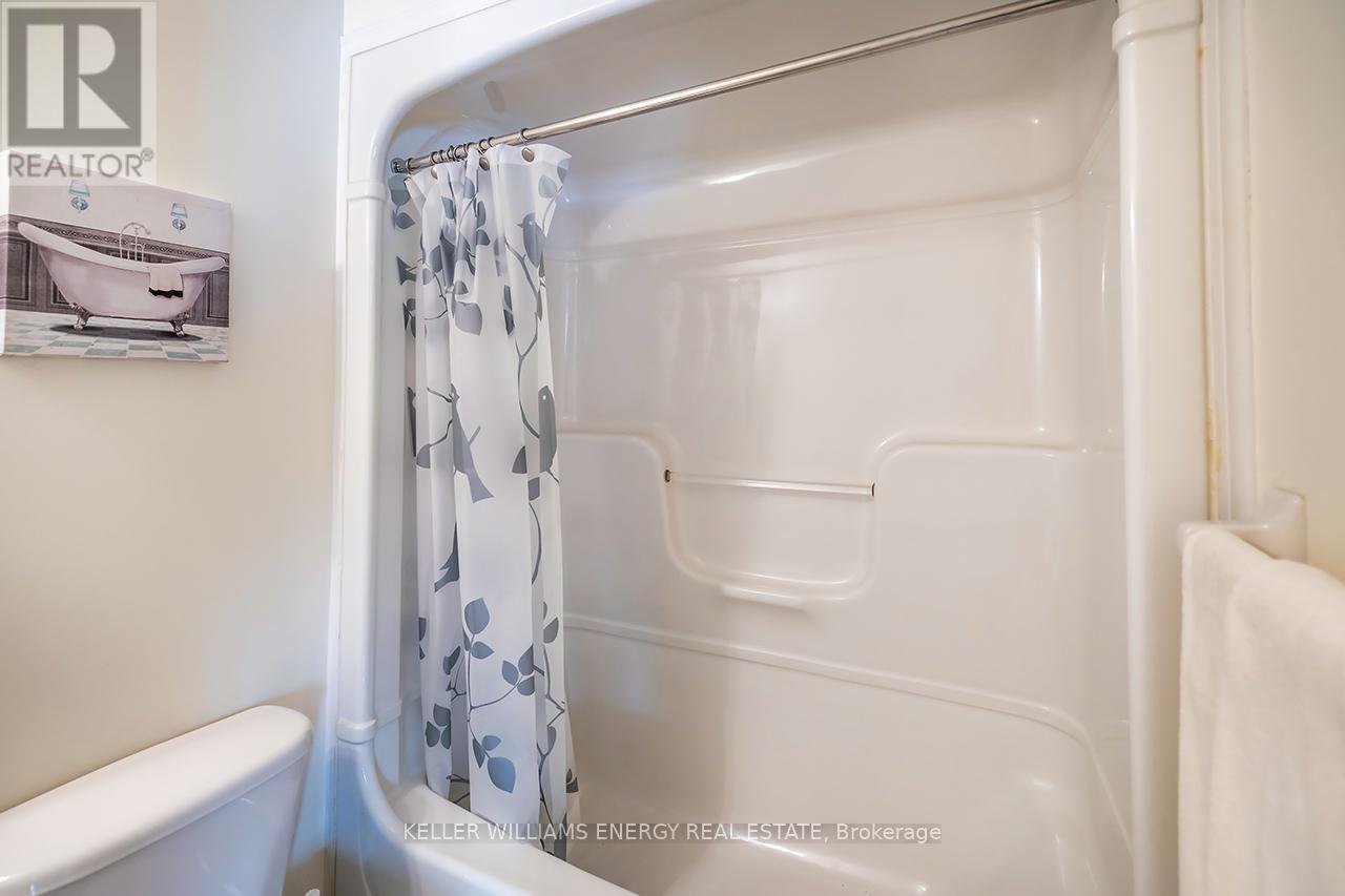 3 pc bath - 1210 Ormond Drive, Oshawa (Samac), ON - Indoor Photo Showing Bathroom