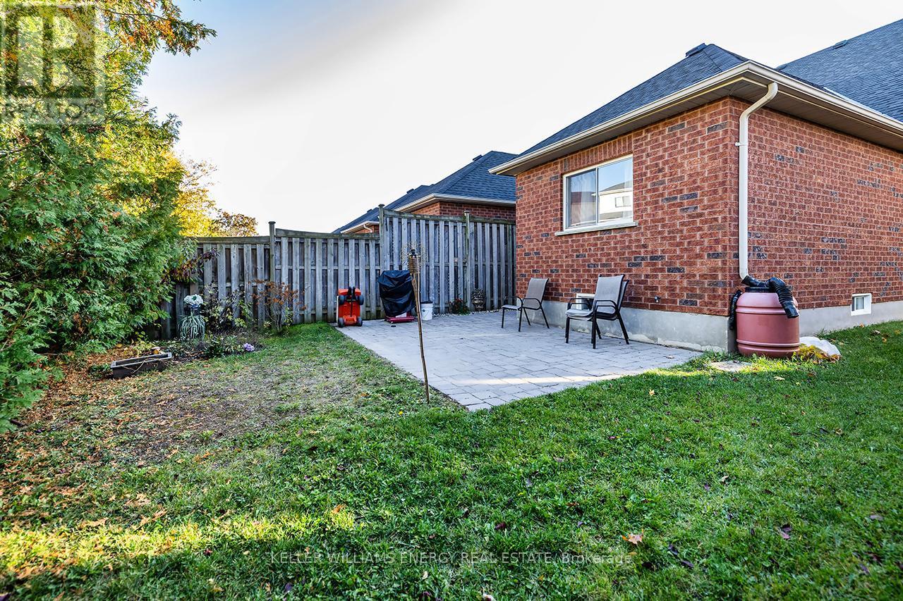 Fully fenced - 1210 Ormond Drive, Oshawa (Samac), ON - Outdoor