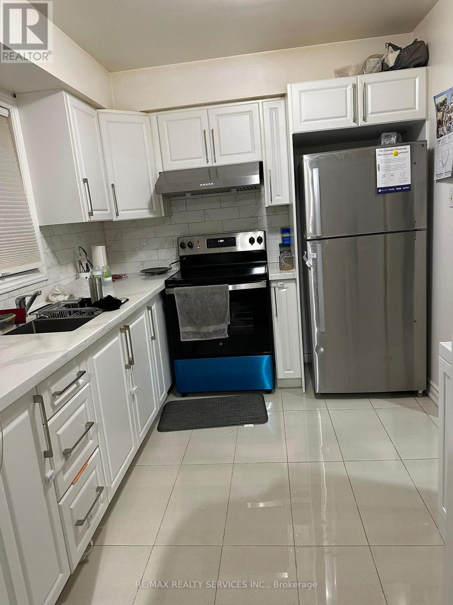 4 Trewartha Crescent, Brampton, ON - Indoor Photo Showing Kitchen With Stainless Steel Kitchen
