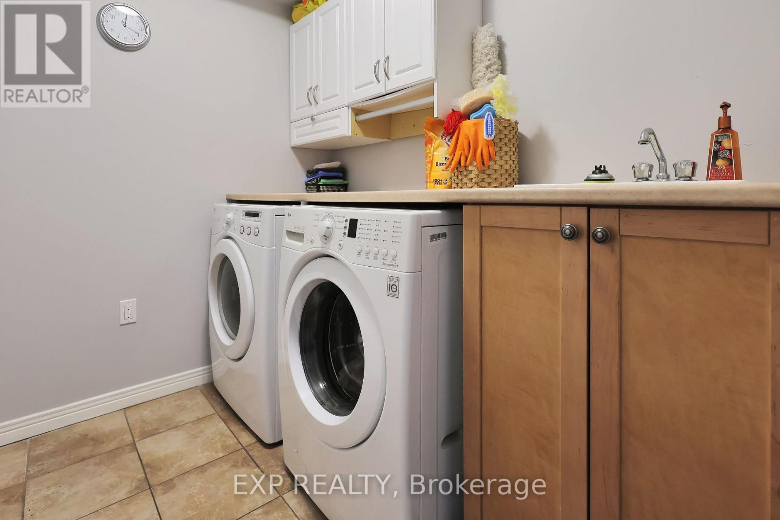 10 Lilyvalley Lane, Hamilton, ON