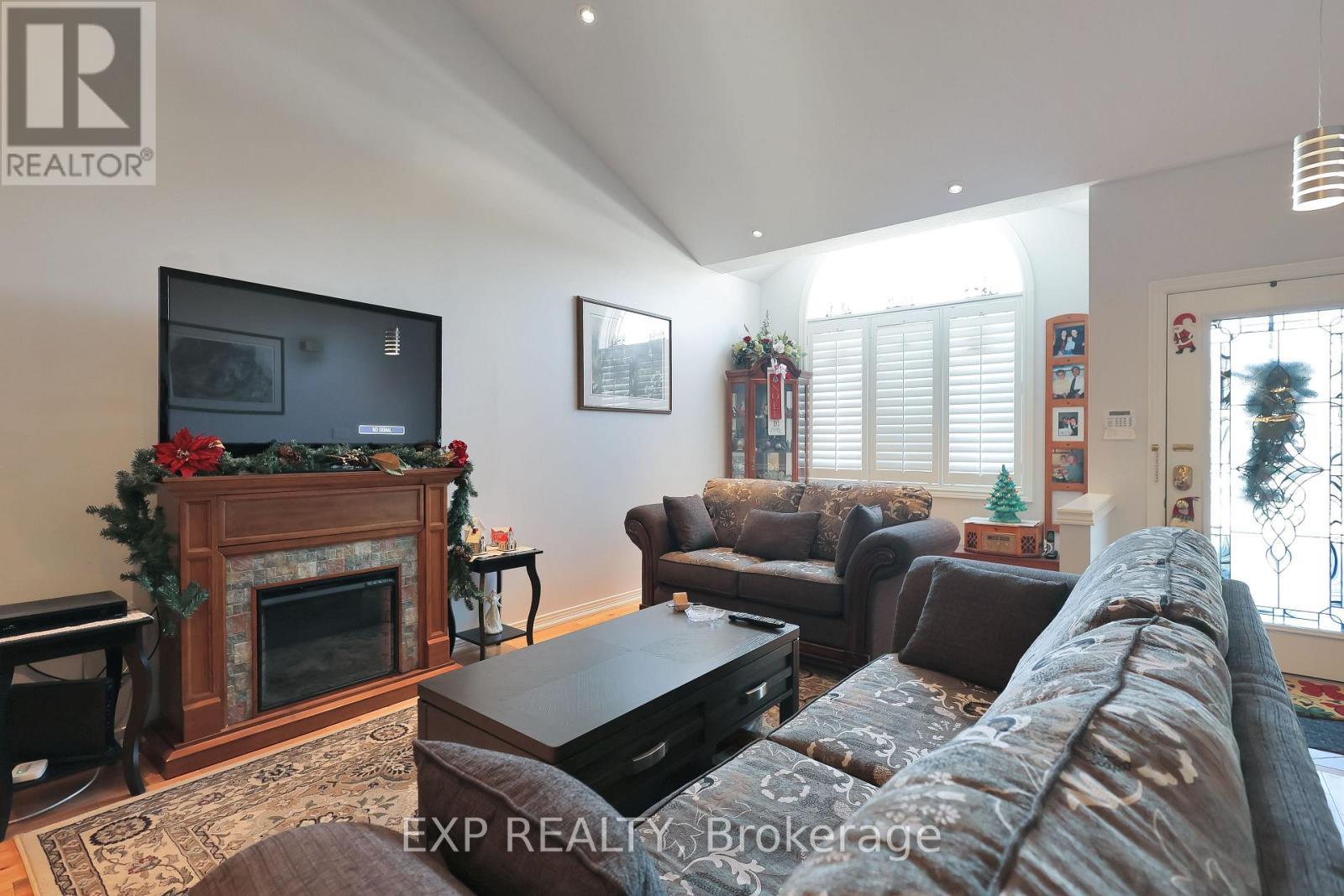 10 Lilyvalley Lane, Hamilton, ON