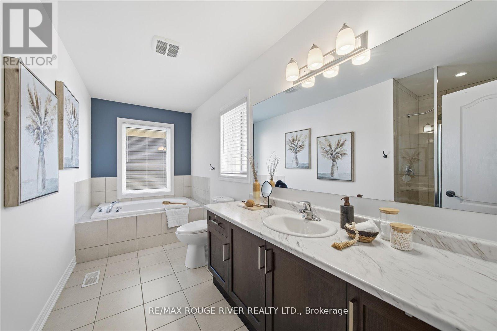 245 Blackwell Crescent, Oshawa (Windfields), ON - Indoor Photo Showing Bathroom