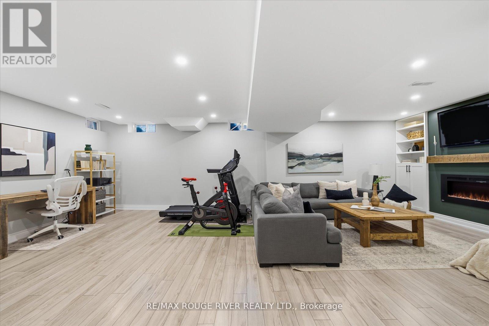 245 Blackwell Crescent, Oshawa (Windfields), ON - Indoor With Fireplace