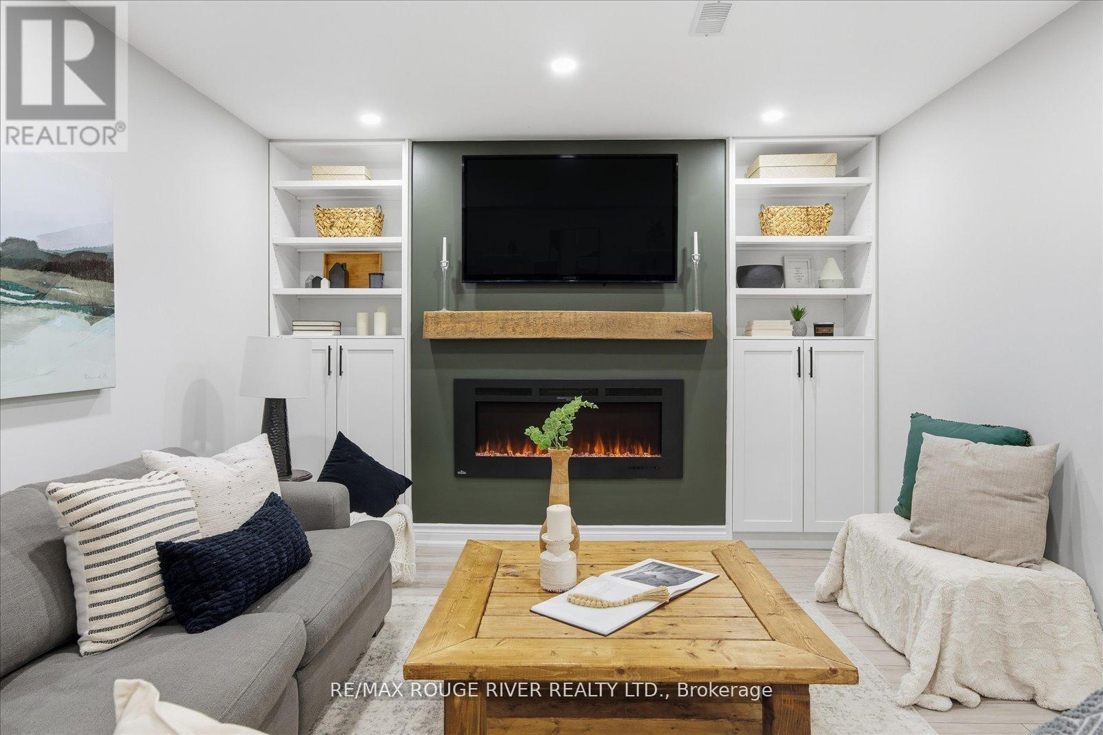 245 Blackwell Crescent, Oshawa (Windfields), ON - Indoor Photo Showing Living Room With Fireplace