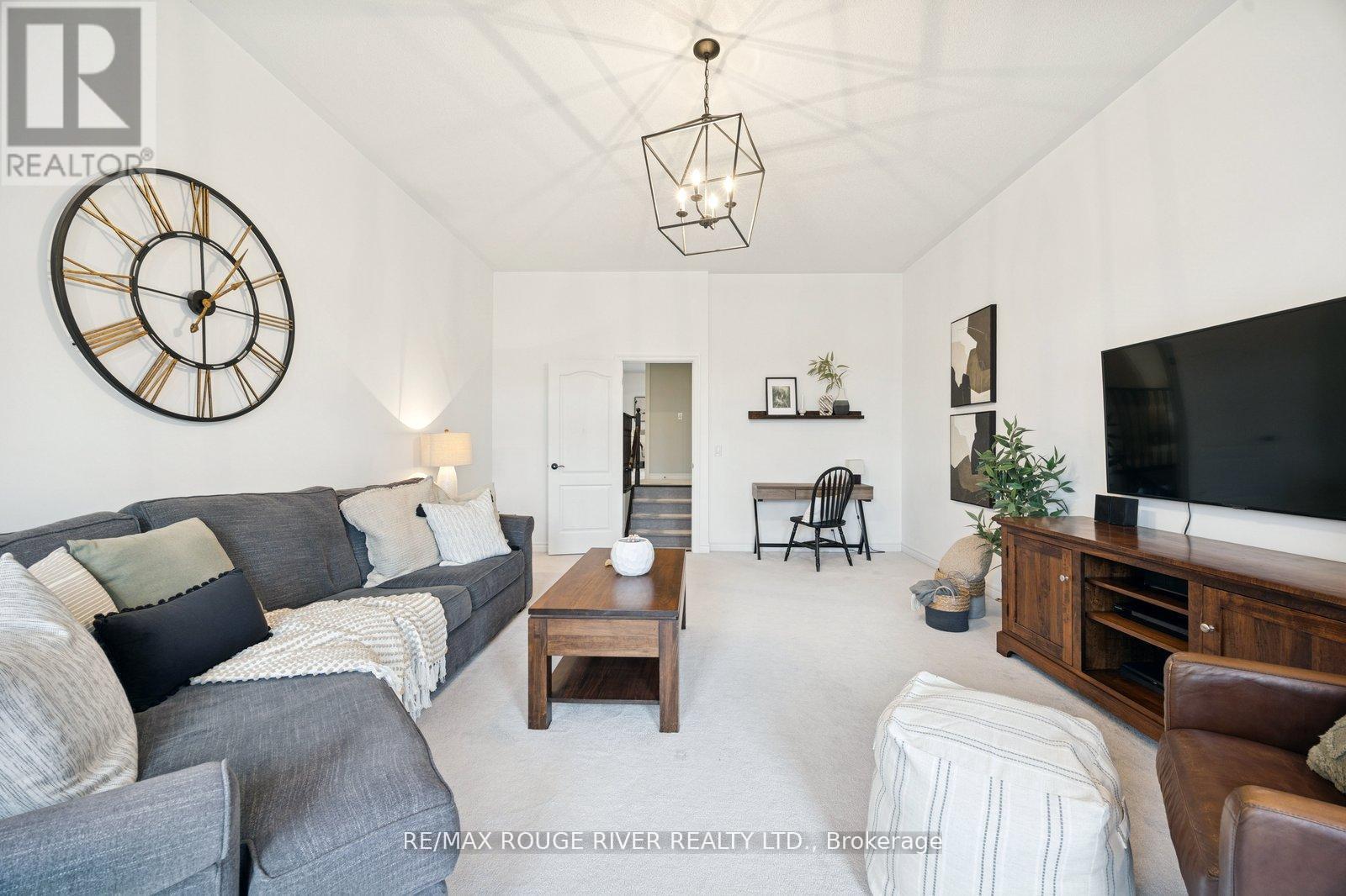 245 Blackwell Crescent, Oshawa (Windfields), ON - Indoor Photo Showing Living Room