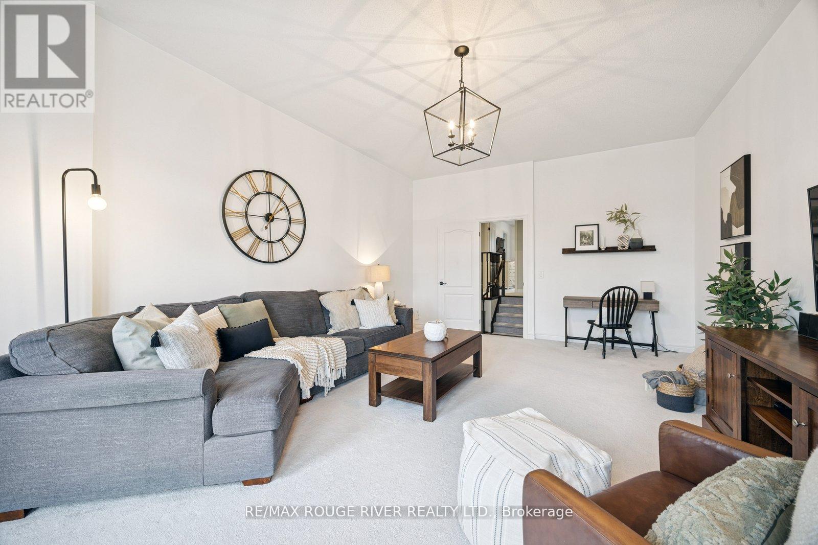 245 Blackwell Crescent, Oshawa (Windfields), ON - Indoor Photo Showing Living Room