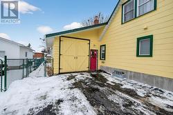Huge oversized single garage with taller doors -