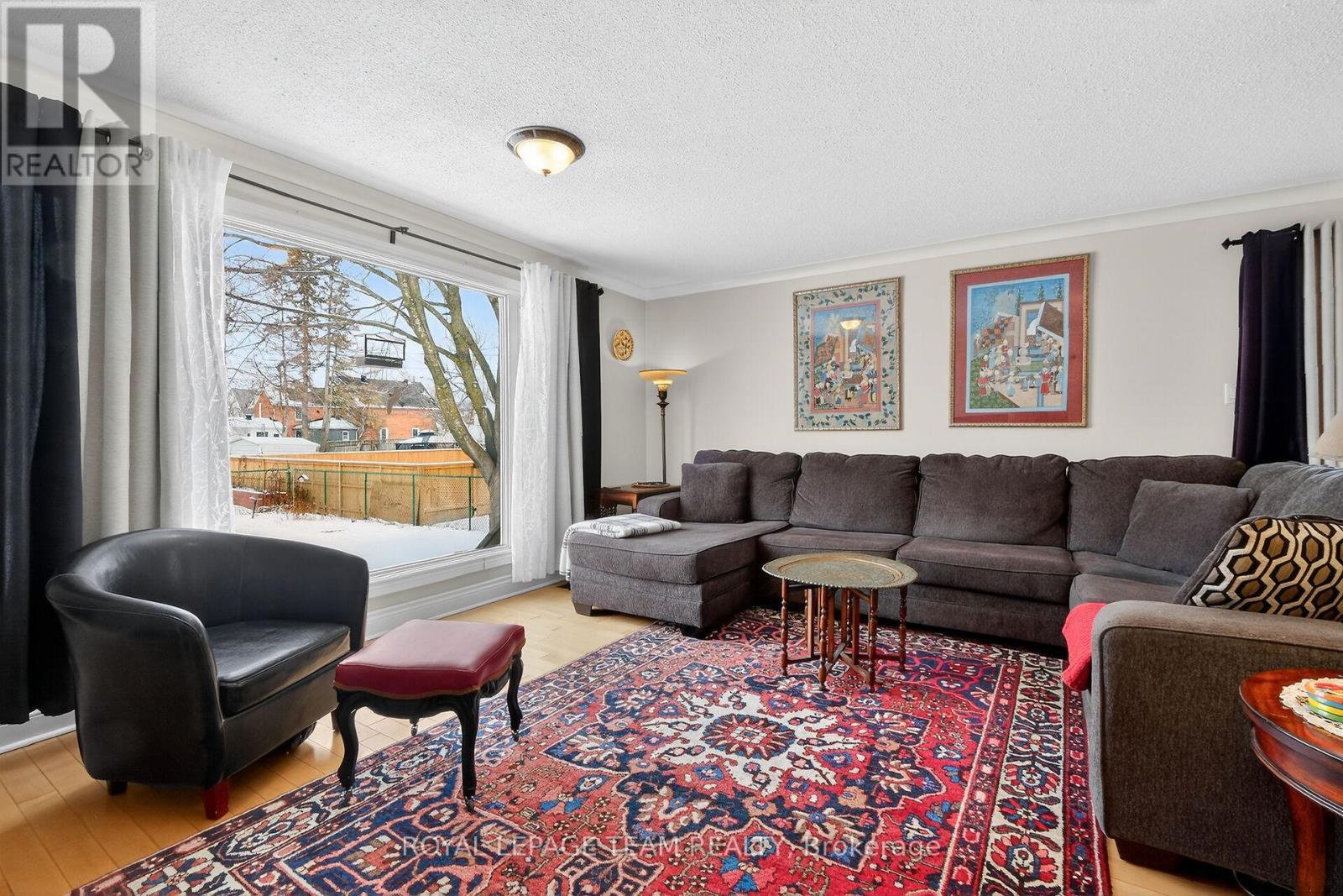 97 Woodward Street, Carleton Place, ON - Indoor Photo Showing Living Room