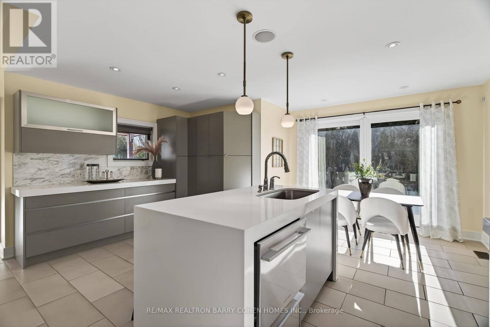5 Sulgrave Crescent, Toronto, ON - Indoor Photo Showing Kitchen