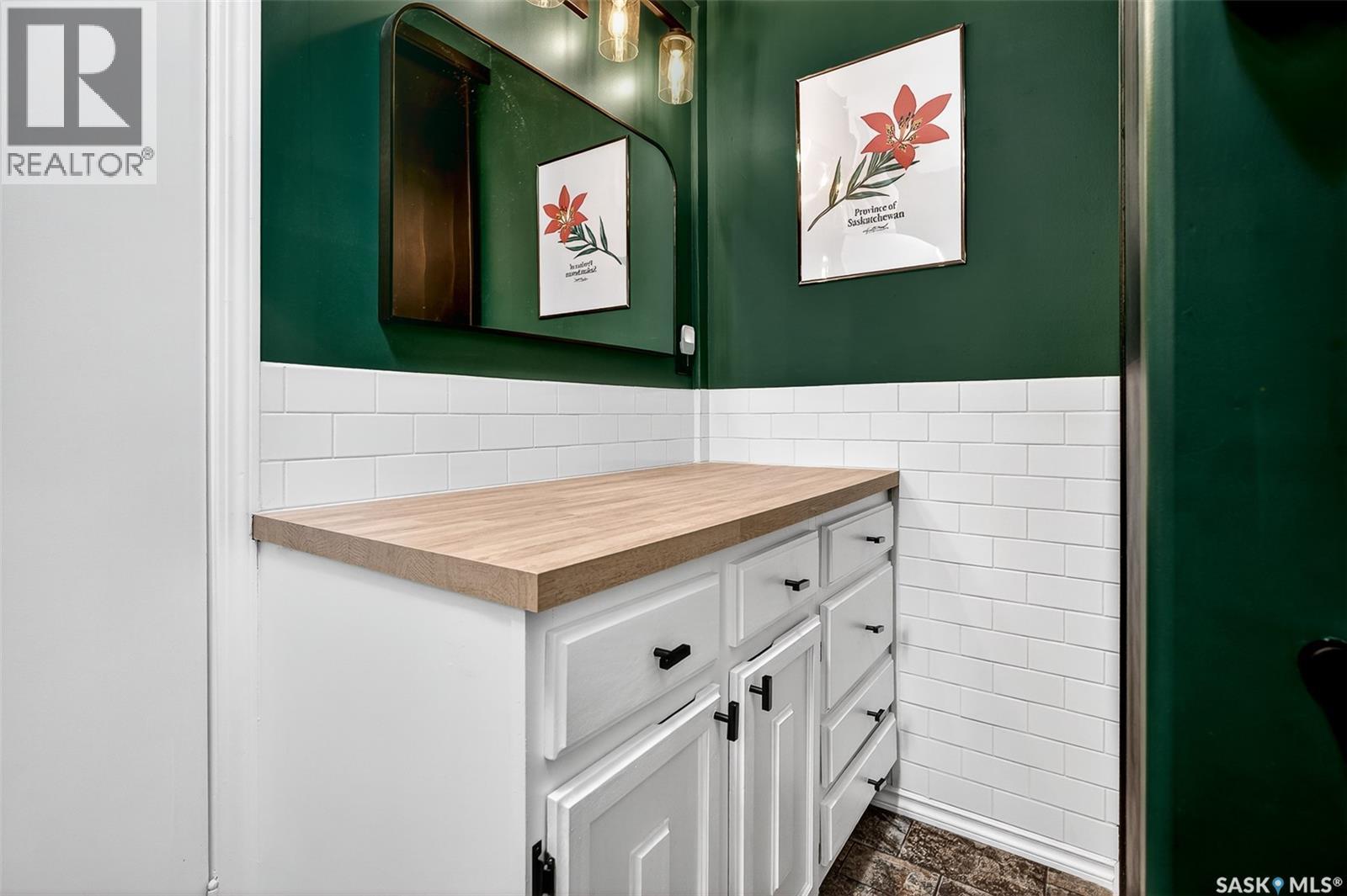 1116 Hochelaga Street W, Moose Jaw, SK - Indoor Photo Showing Bathroom