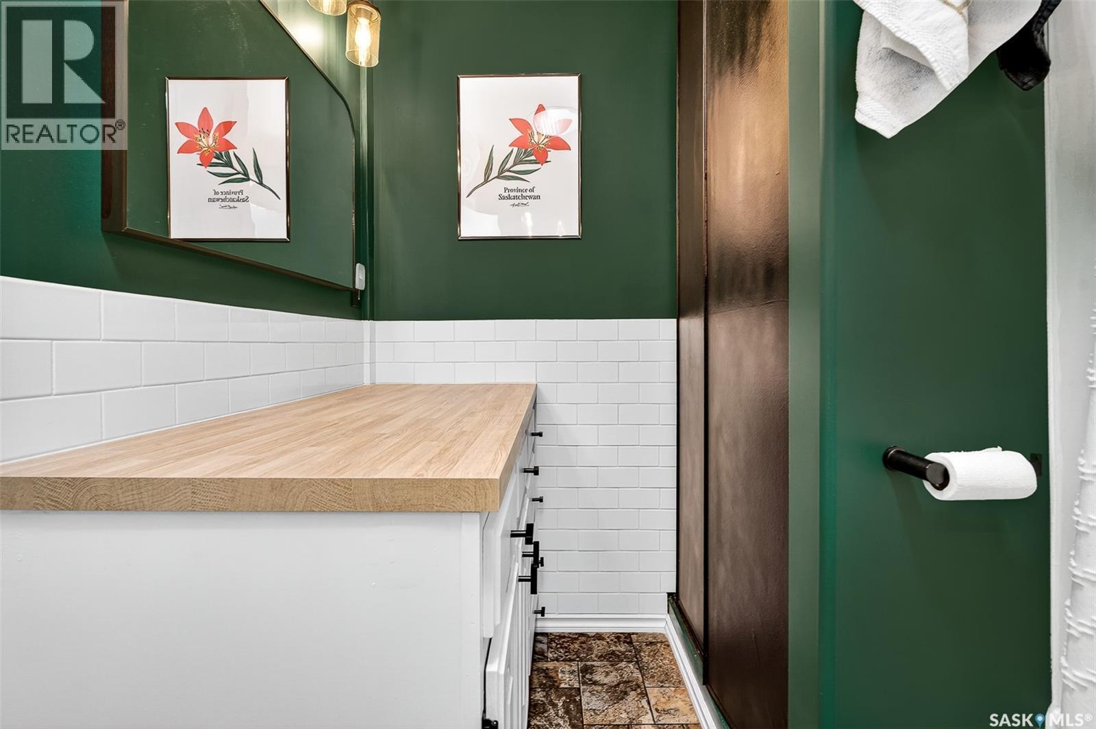 1116 Hochelaga Street W, Moose Jaw, SK - Indoor Photo Showing Bathroom