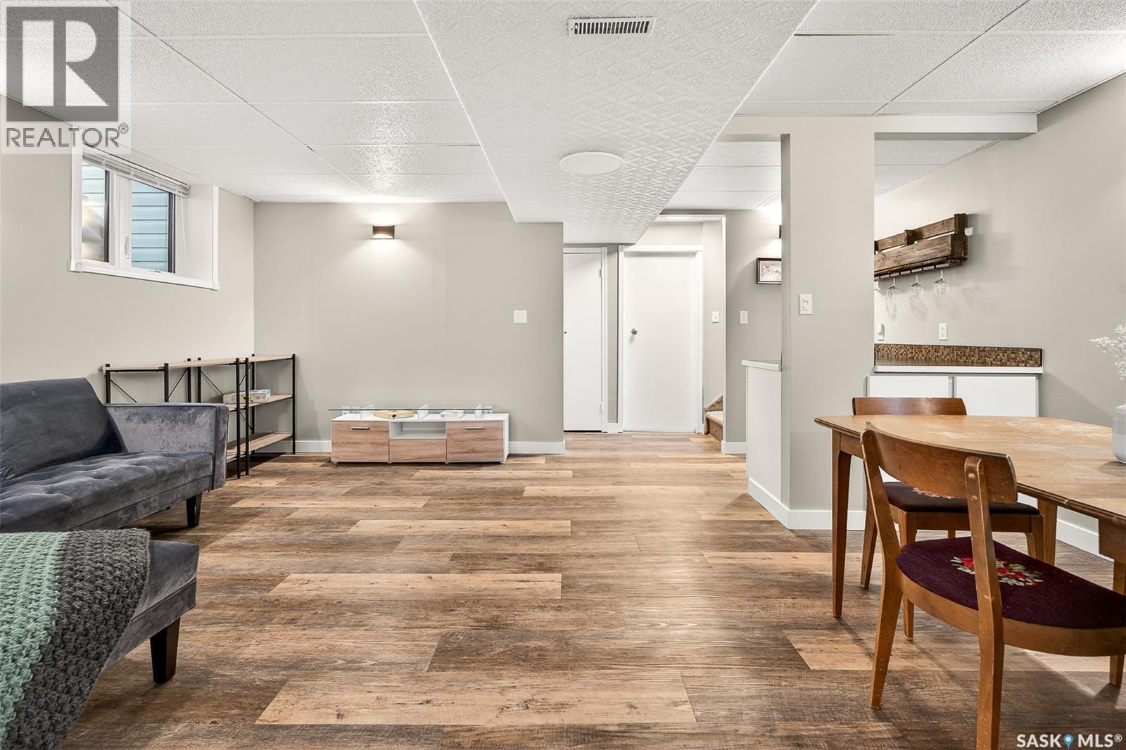 1116 Hochelaga Street W, Moose Jaw, SK - Indoor