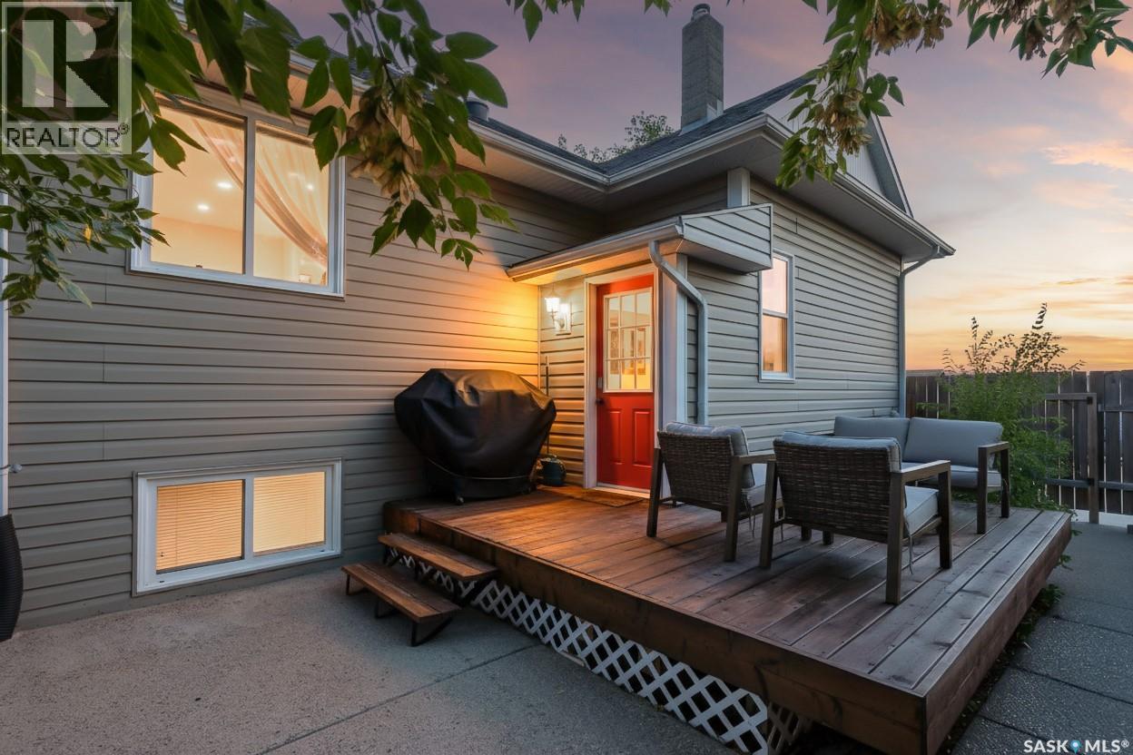 1116 Hochelaga Street W, Moose Jaw, SK - Outdoor With Deck Patio Veranda With Exterior
