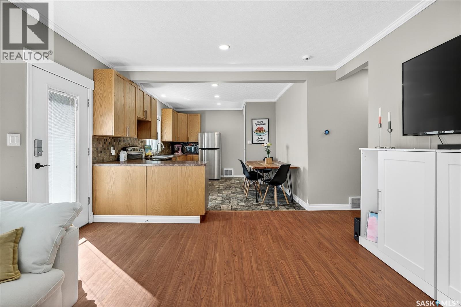 1116 Hochelaga Street W, Moose Jaw, SK - Indoor Photo Showing Kitchen