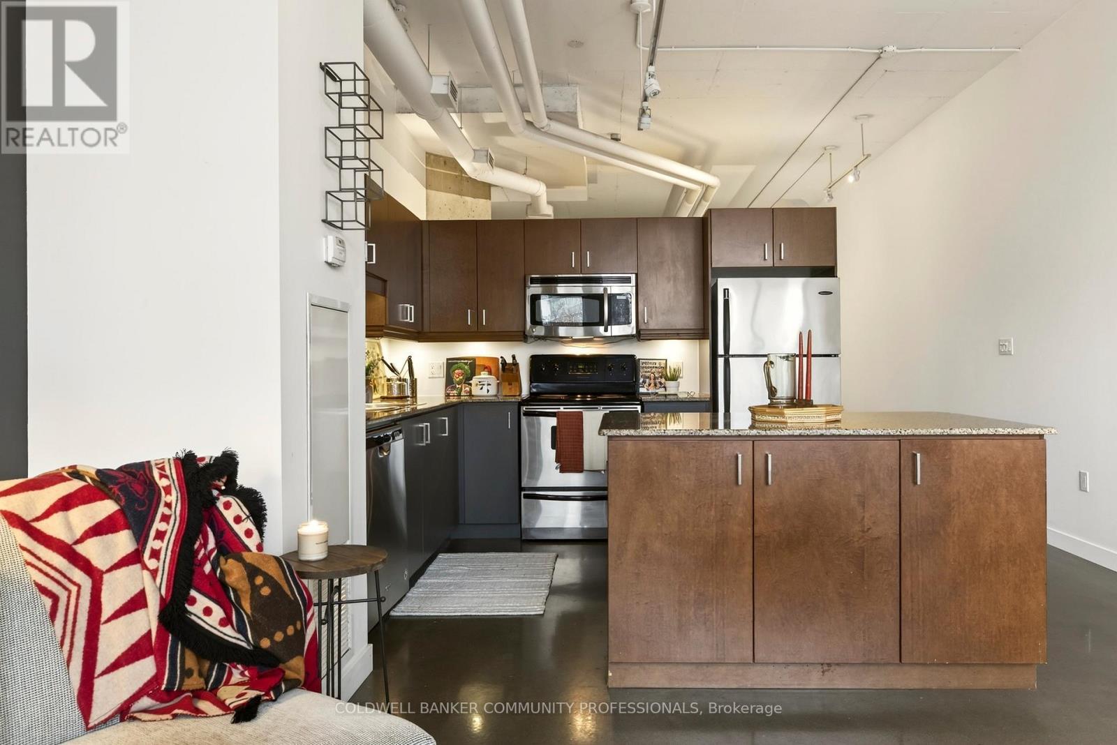 503 - 66 Bay Street S, Hamilton, ON - Indoor Photo Showing Kitchen