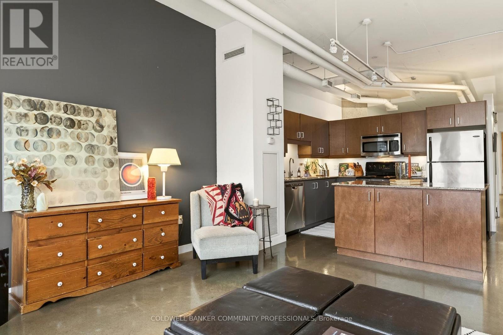 503 - 66 Bay Street S, Hamilton, ON - Indoor Photo Showing Kitchen