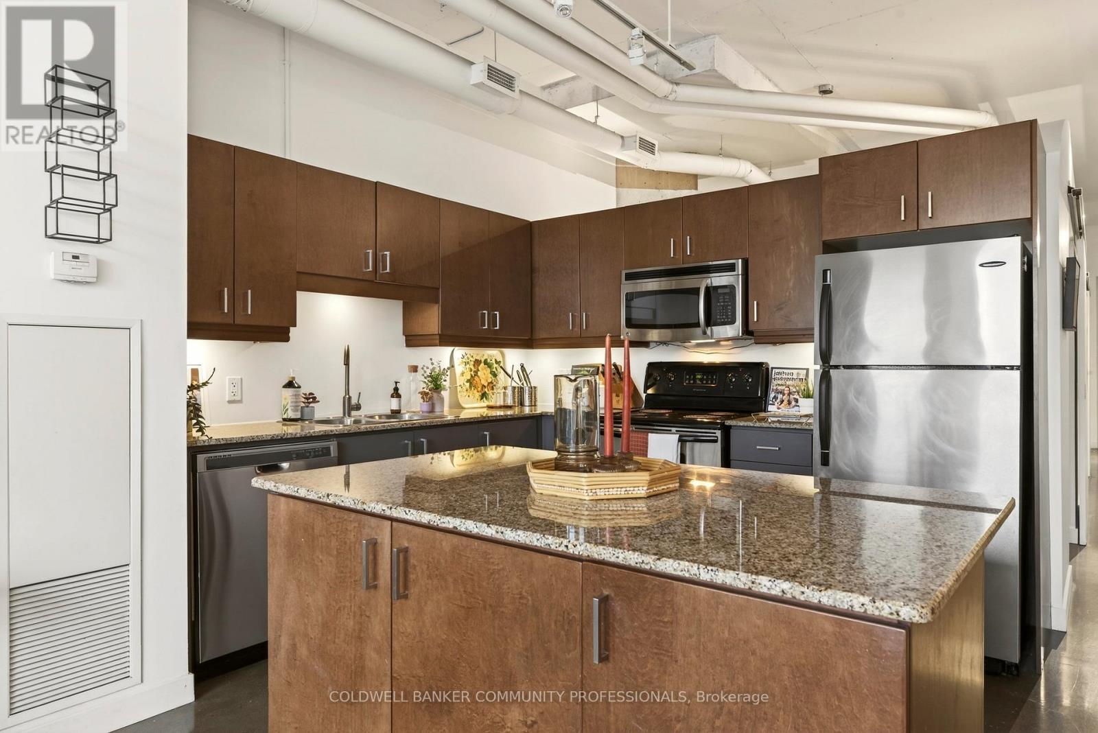 503 - 66 Bay Street S, Hamilton, ON - Indoor Photo Showing Kitchen