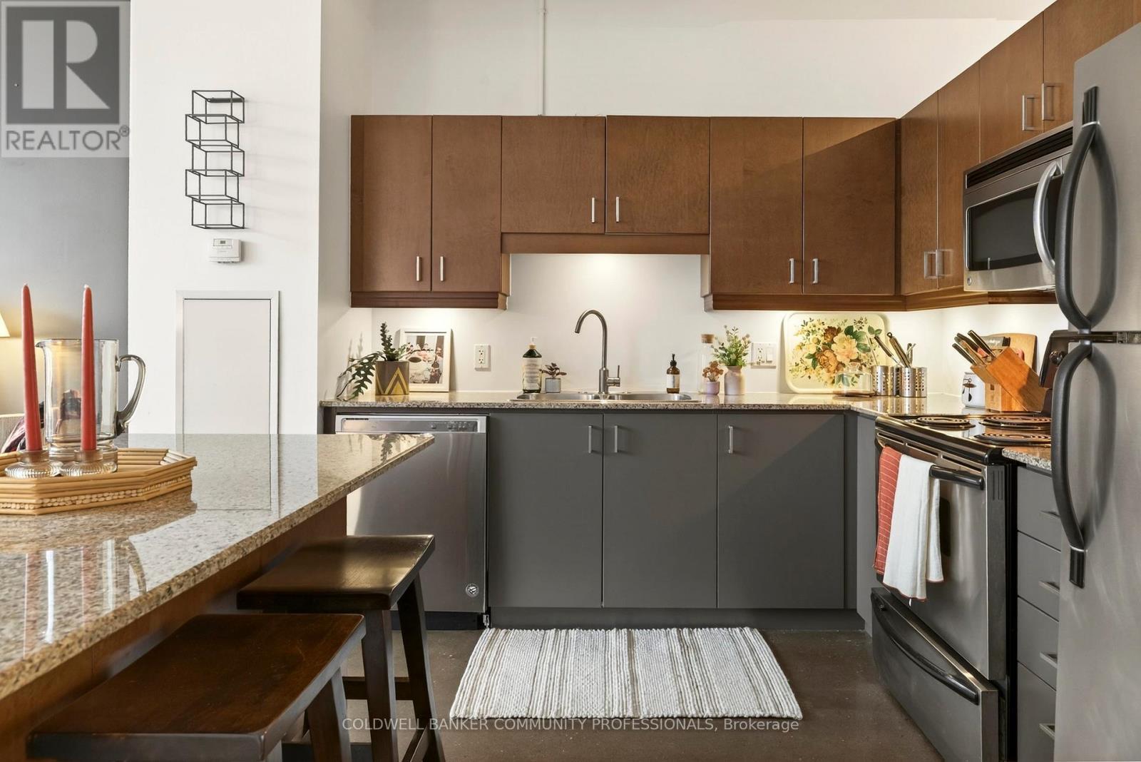 503 - 66 Bay Street S, Hamilton, ON - Indoor Photo Showing Kitchen