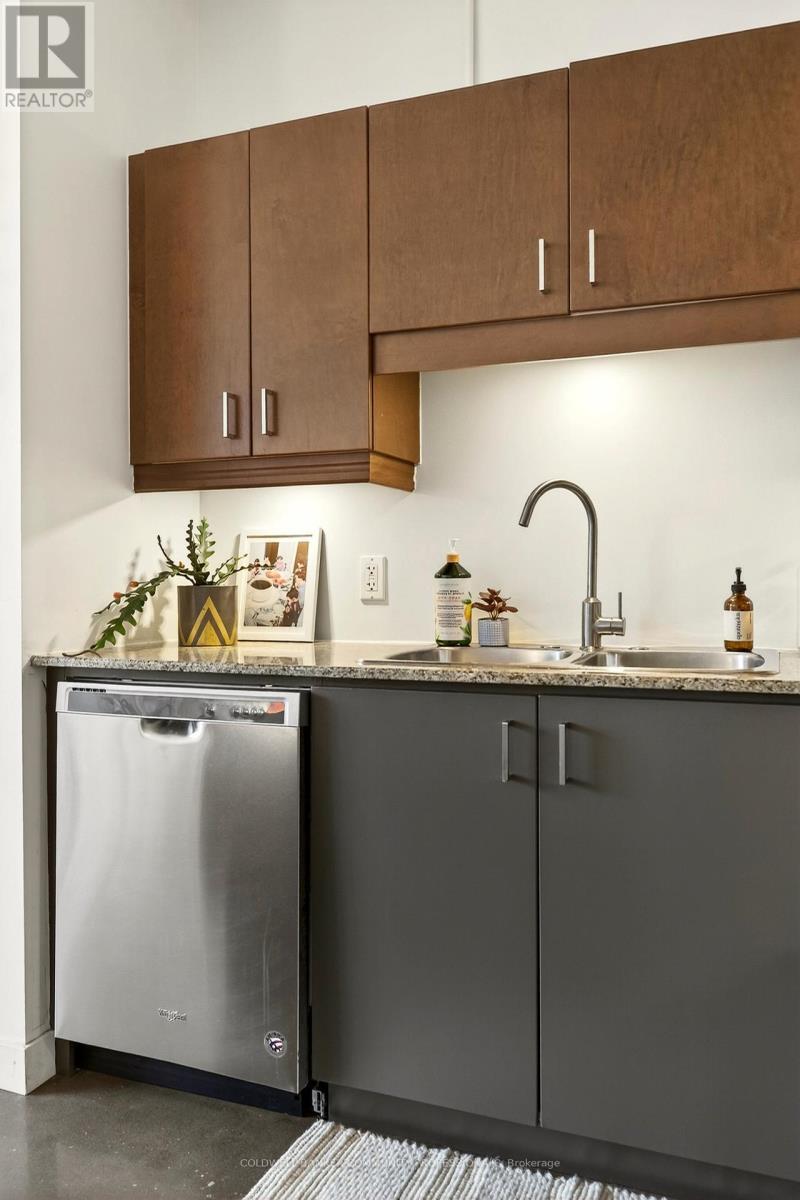 503 - 66 Bay Street S, Hamilton, ON - Indoor Photo Showing Kitchen