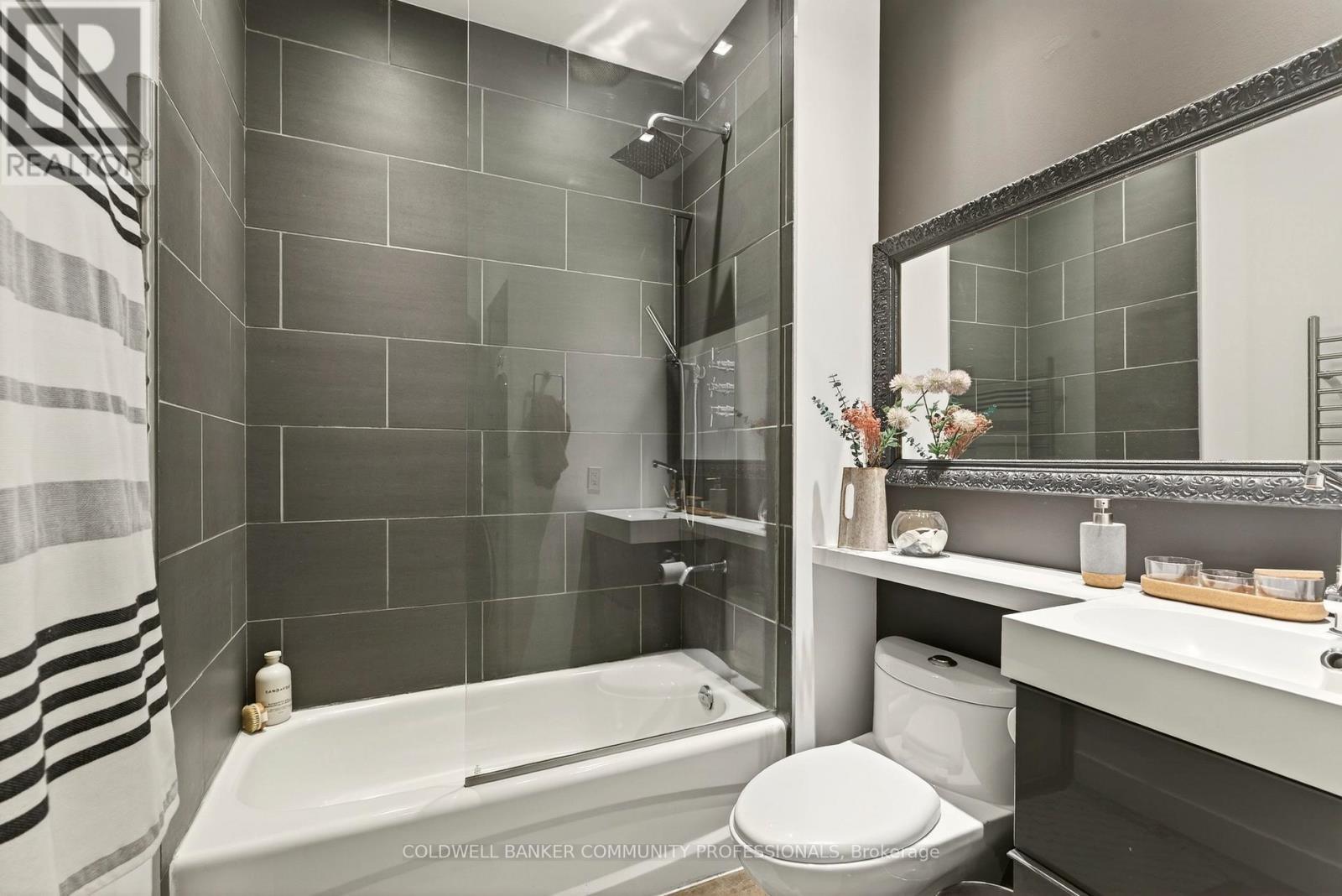 503 - 66 Bay Street S, Hamilton, ON - Indoor Photo Showing Bathroom