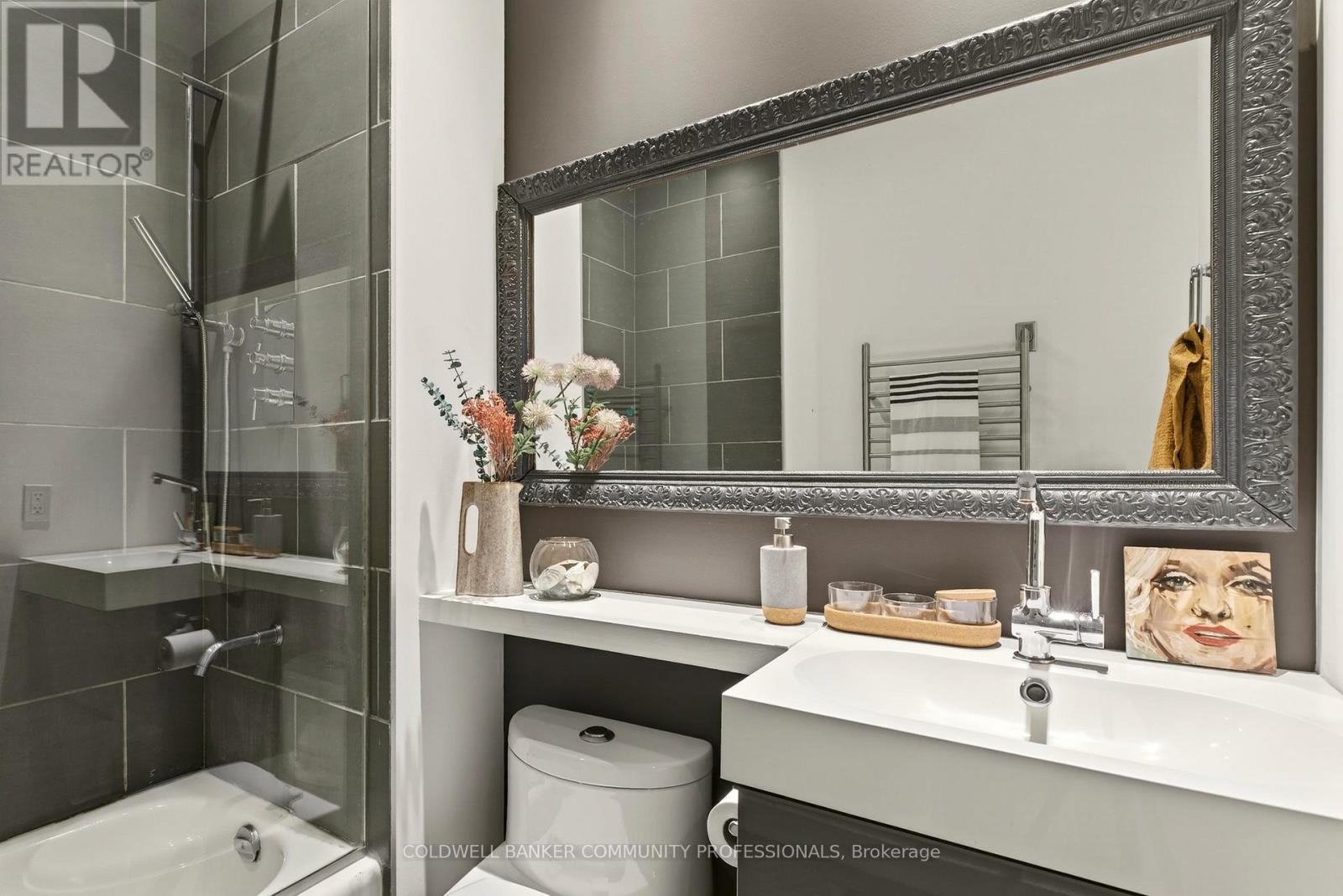 503 - 66 Bay Street S, Hamilton, ON - Indoor Photo Showing Bathroom