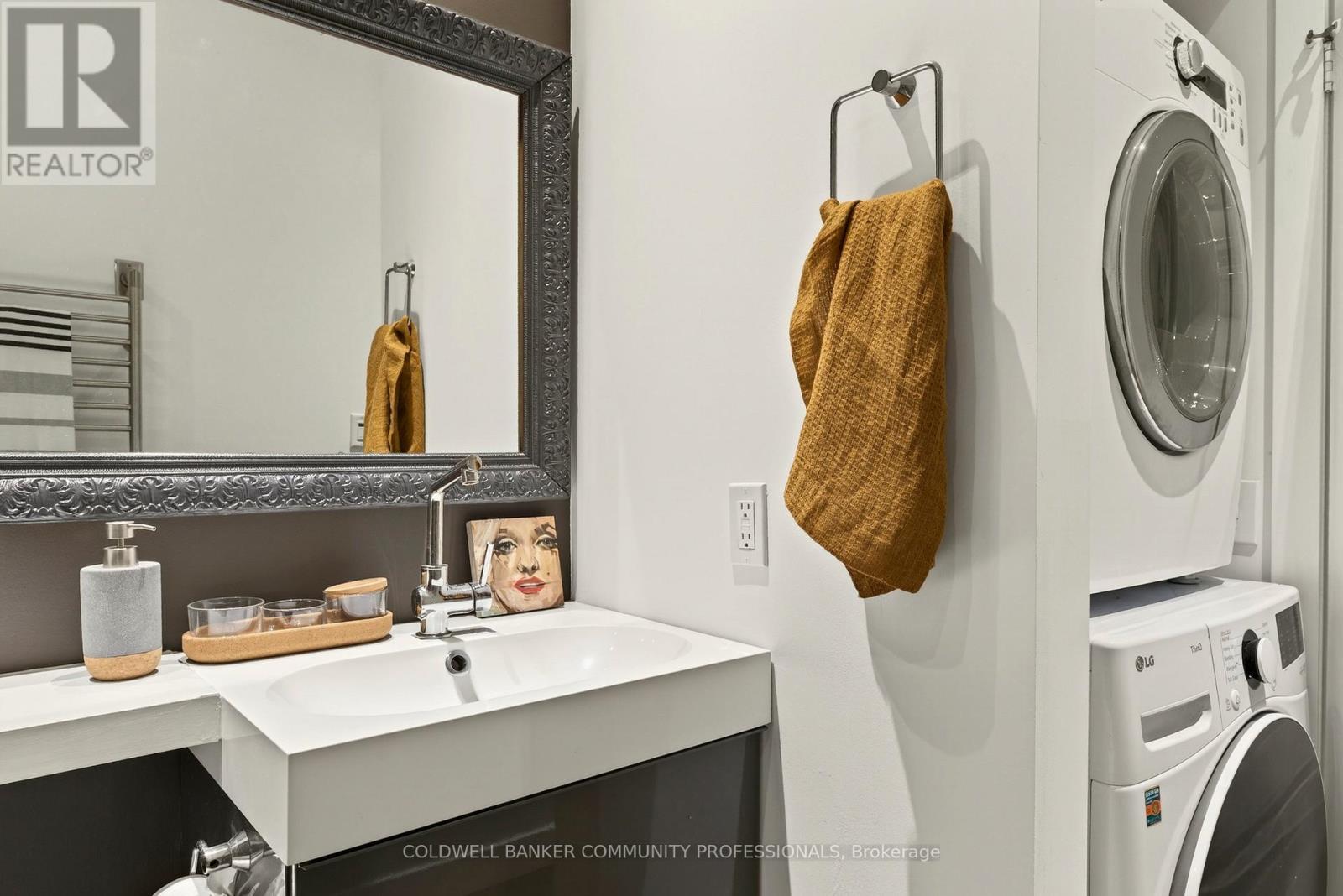 503 - 66 Bay Street S, Hamilton, ON - Indoor Photo Showing Laundry Room