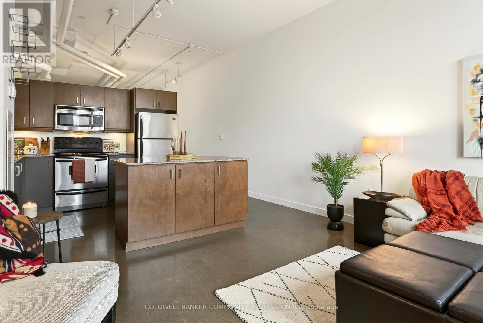 503 - 66 Bay Street S, Hamilton, ON - Indoor Photo Showing Kitchen