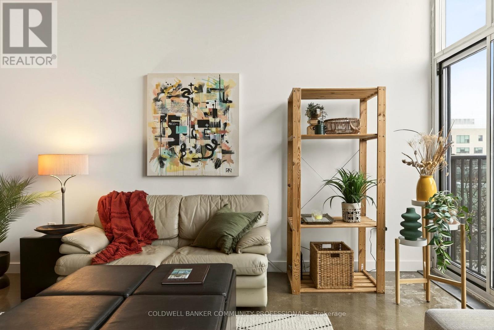 503 - 66 Bay Street S, Hamilton, ON - Indoor Photo Showing Living Room