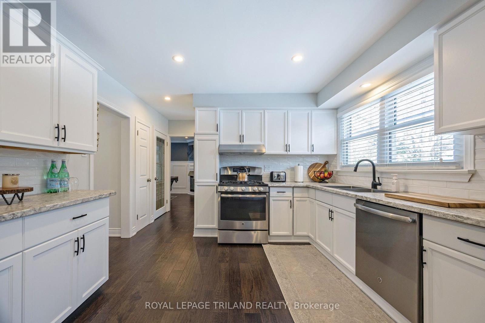 73 Mcleod Crescent, London North (North H), ON - Indoor Photo Showing Kitchen