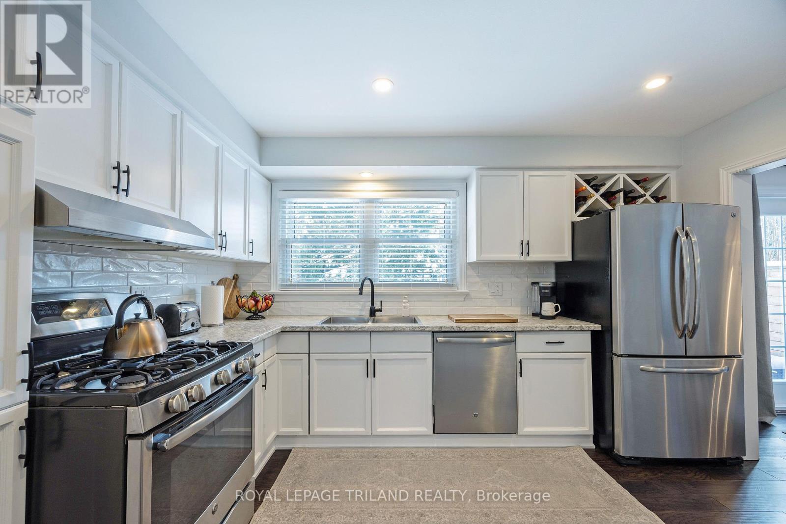 73 Mcleod Crescent, London North (North H), ON - Indoor Photo Showing Kitchen With Double Sink