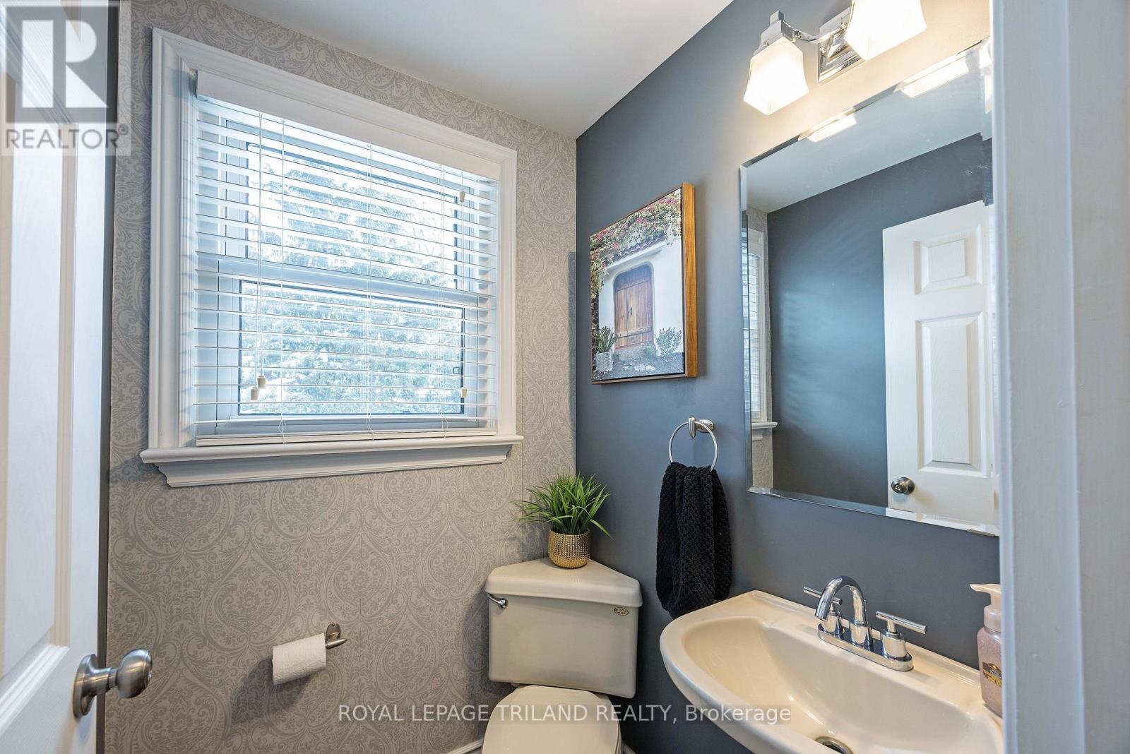 73 Mcleod Crescent, London North (North H), ON - Indoor Photo Showing Bathroom