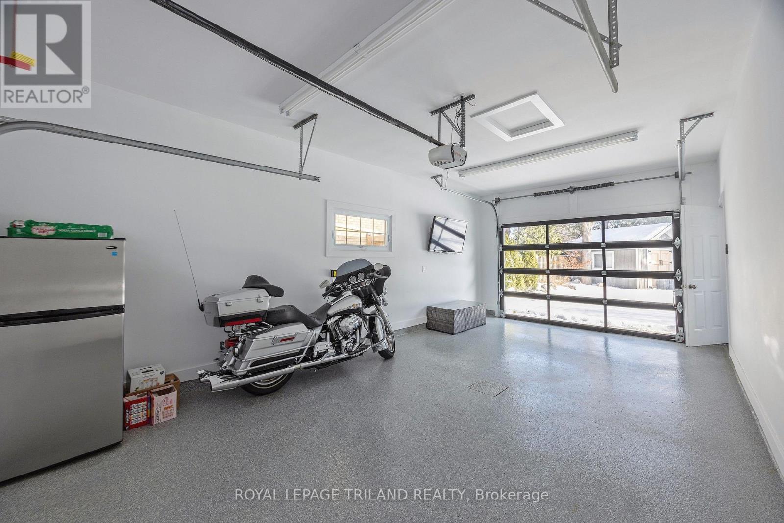 73 Mcleod Crescent, London North (North H), ON - Indoor Photo Showing Garage