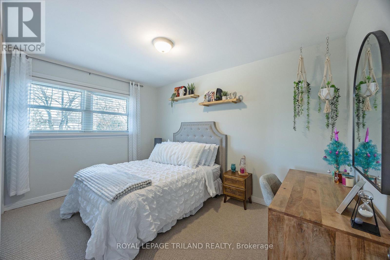 73 Mcleod Crescent, London North (North H), ON - Indoor Photo Showing Bedroom