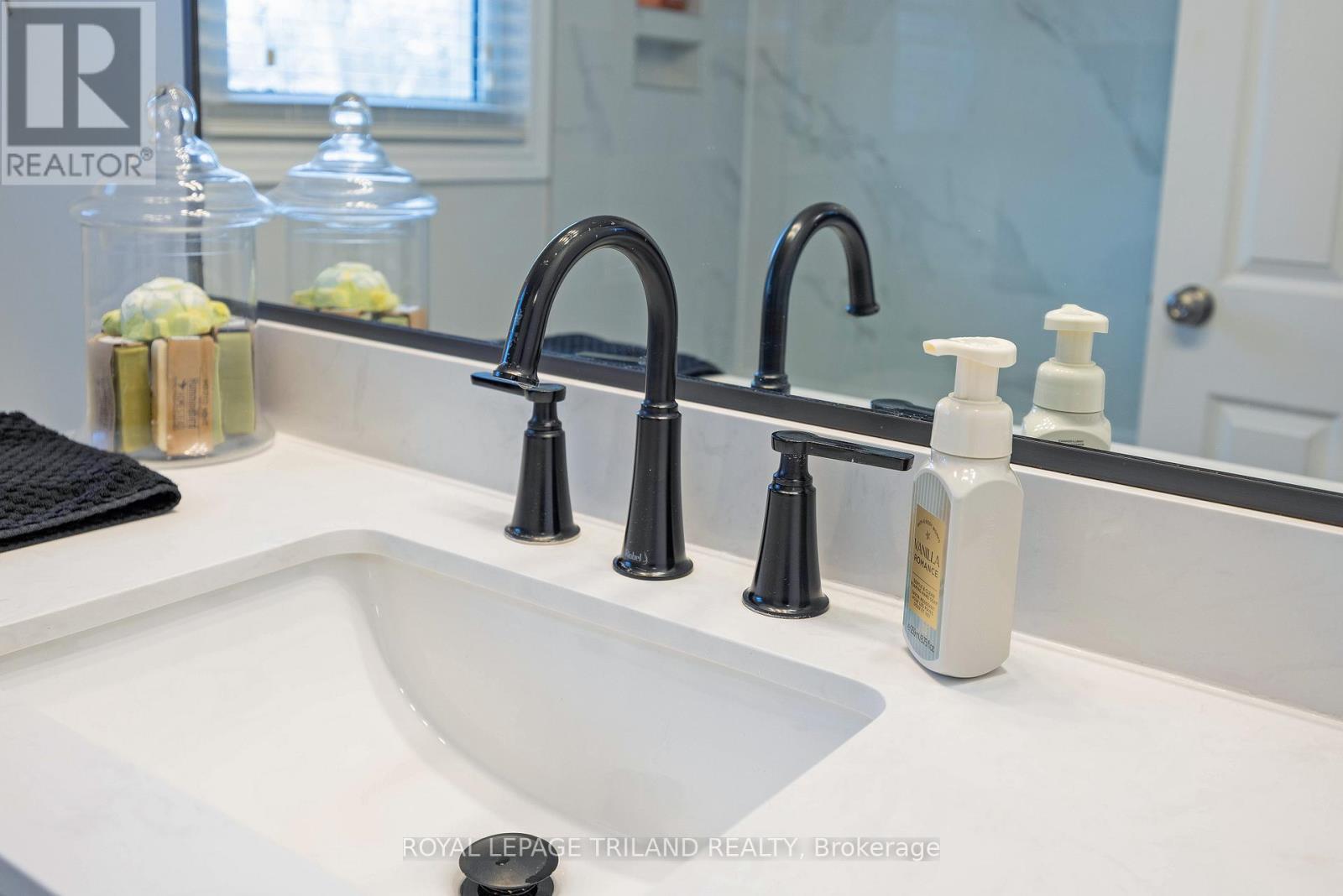 73 Mcleod Crescent, London North (North H), ON - Indoor Photo Showing Bathroom