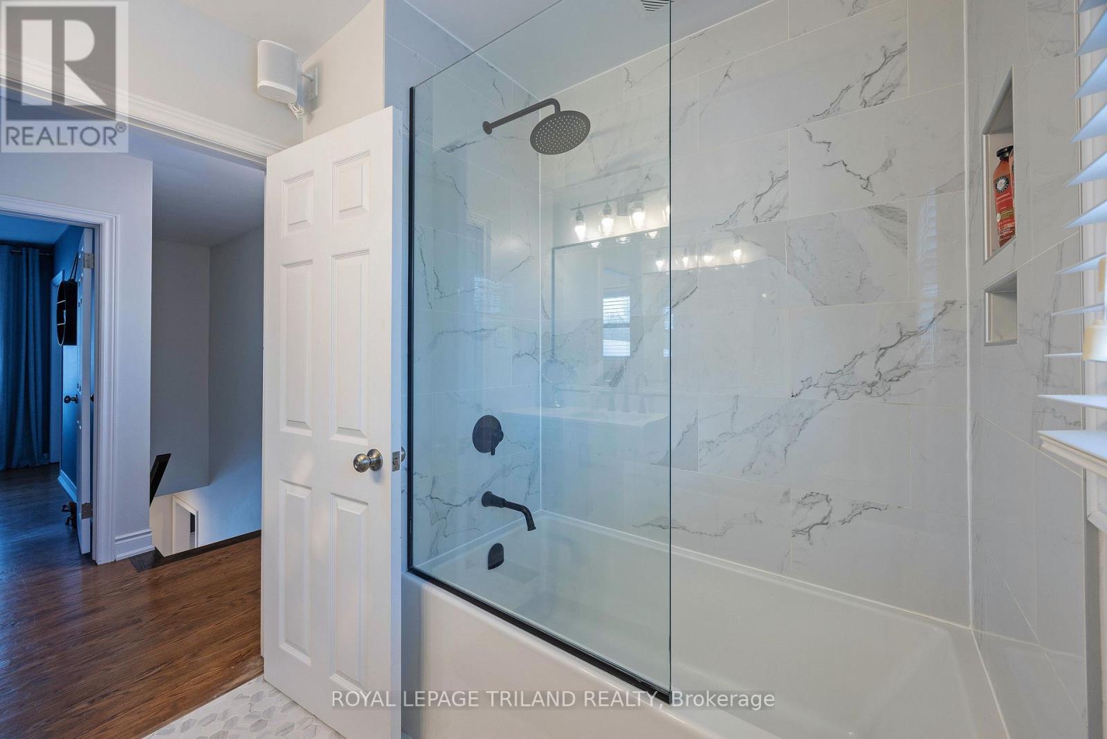 73 Mcleod Crescent, London North (North H), ON - Indoor Photo Showing Bathroom