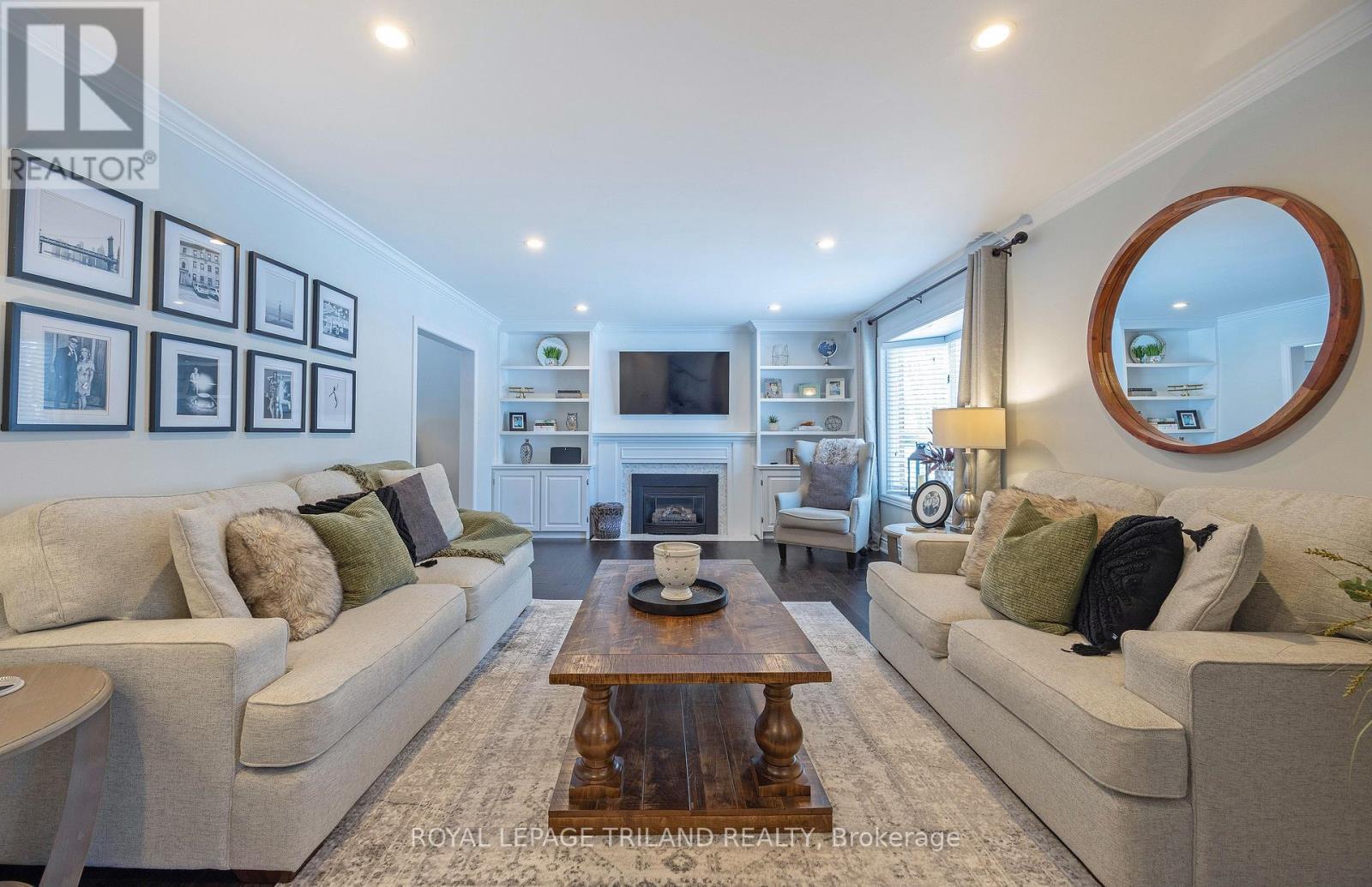 73 Mcleod Crescent, London North (North H), ON - Indoor Photo Showing Living Room With Fireplace
